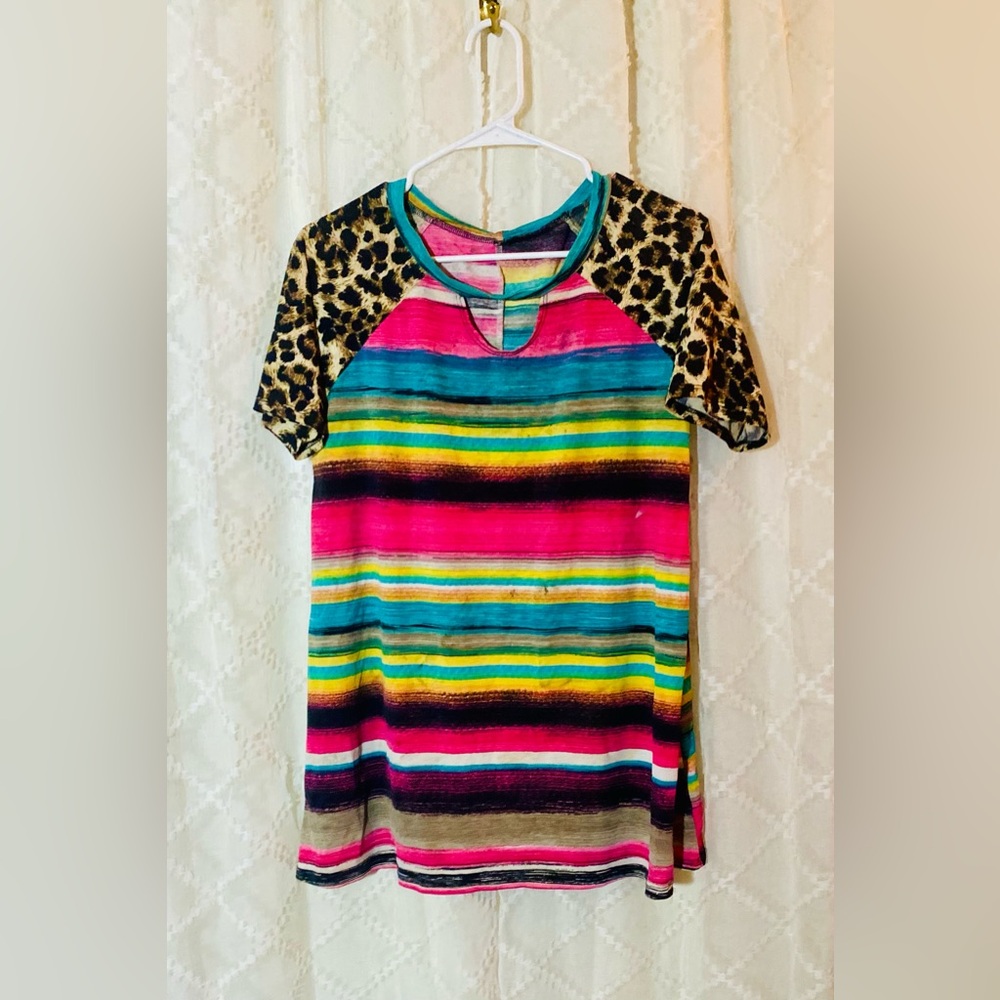 Size XL- Serape and Leopard Top 😍🤩😍